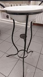 Lavabo con catino in ferro battuto fatto a mano
