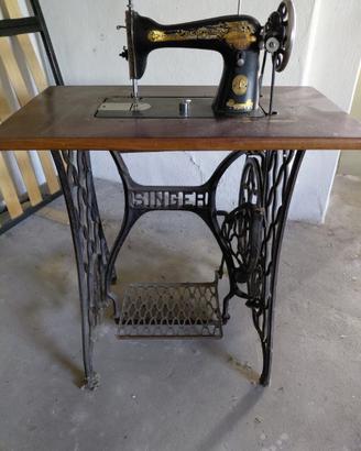 Macchina da cucire Singer 15K vintage