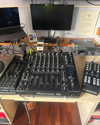 Pioneer Djm V10 LF e MOTU 8D