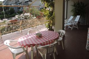Trilocale con terrazza abitabile per vacanza