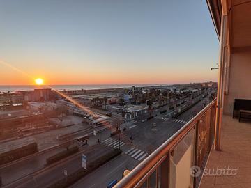Elegante, fronte mare in centro con posto auto
