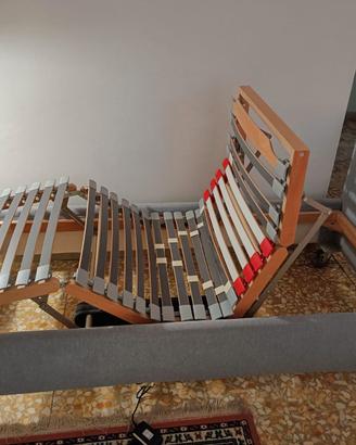 Letto singolo con rete elettrica di 90x190 cm.