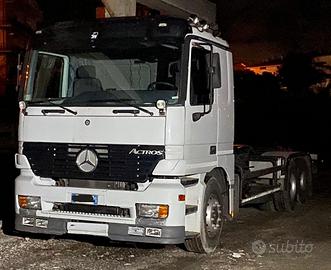 Scarrabile Mercedes Actros 1843