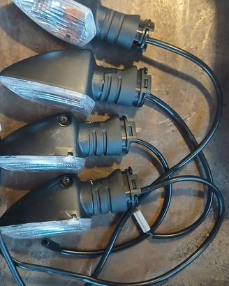 Frecce originali Yamaha YZF R125 2022 pari a nuovo