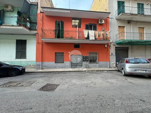 4 LOCALI A NAPOLI