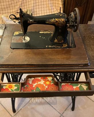 Macchina da cucire anni '50 SINGER