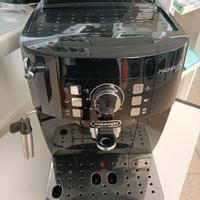 Macchina caffè DeLonghi Magnifica S in grani