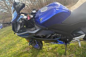 Yamaha YZF-R125 in colorazione blu