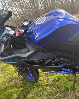 Yamaha YZF-R125 in colorazione blu