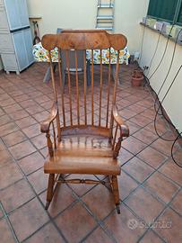 Sedia a dondolo in legno massello