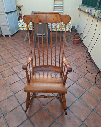 Sedia a dondolo in legno massello