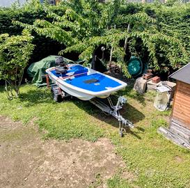 Boston Whaler Dory 13 piedi con motore Johnson 35