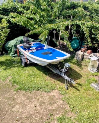 Boston Whaler Dory 13 piedi con motore Johnson 35