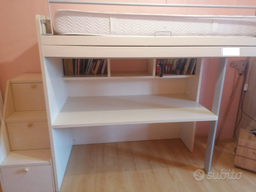 Letto a soppalco con scrivania