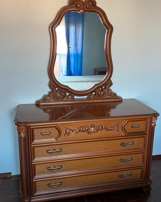 Cassettiera con specchio e mobiletti da letto