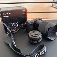 Sony A6300 + Sigma 16mm F1.4 + lente Sony