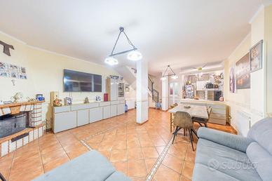 VILLA A SCHIERA A GUIDONIA MONTECELIO