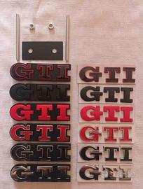 GTI o GTD Scritte Emblemi Pomelli Battitacco 