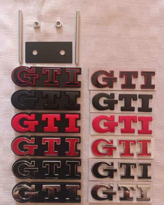 GTI o GTD Scritte Emblemi Pomelli Battitacco 