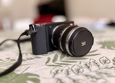 YI M1 Mirrorless 4K + Zoom 12-40mm + Borsa
