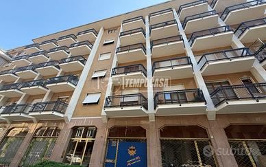 TRILOCALE CON BOX AUTO IN CONDOMINIO SIGNORILE
