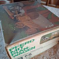 Cavallo in legno con carro vintage 