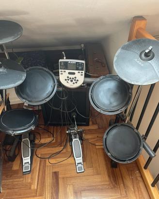 Batteria  Elettrica Alesis DM7X e Amplificatore