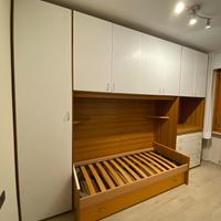 Armadio a ponte con doppia rete singola. 