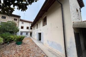 Il fascino del centro storico: casa con giardin...
