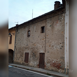 Vignolo rustico in centro paese