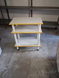 mobiletto con ruote, in legno come da foto.