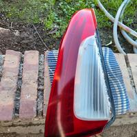 Fanale posteriore dx a led Lancia Musa leggere ben