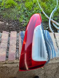 Fanale posteriore dx a led Lancia Musa leggere ben