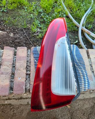 Fanale posteriore dx a led Lancia Musa leggere ben