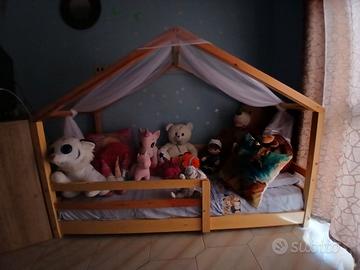 letto in legno Montessoriano a casetta