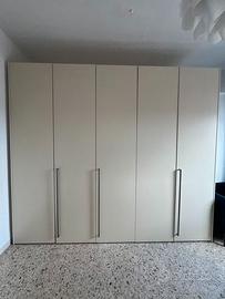 Armadio 5 ante (2 doppie e 1 singola)