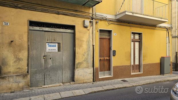 Garage, Cattedrale - Ecce, Ragusa.