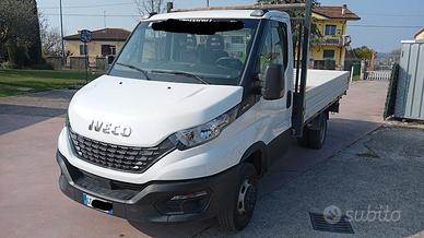 Autocarro Iveco Daily 35C14 cassone fisso