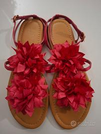 Sandali infradito fuxsia in raso con fiore 