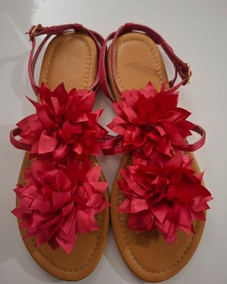 Sandali infradito fuxsia in raso con fiore 
