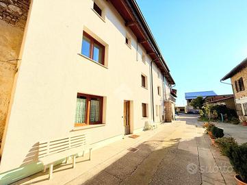 CASA DI CORTE A LESTIZZA