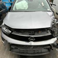 Opel Crossland del 2022 per pezzi di ricambio