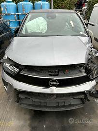 Opel Crossland del 2022 per pezzi di ricambio