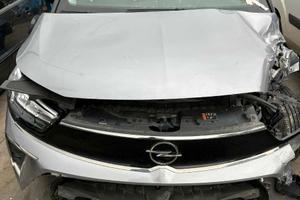 Opel Crossland del 2022 per pezzi di ricambio