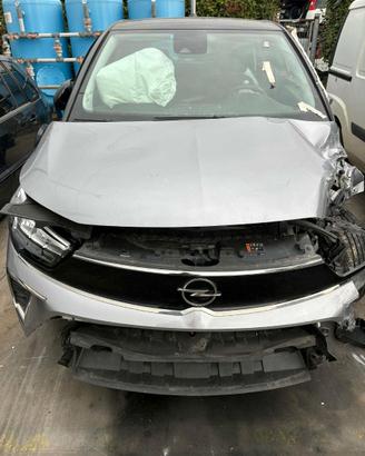 Opel Crossland del 2022 per pezzi di ricambio