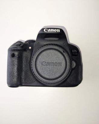 Macchina Fotografica Canon EOS 700D + EFS 18-55