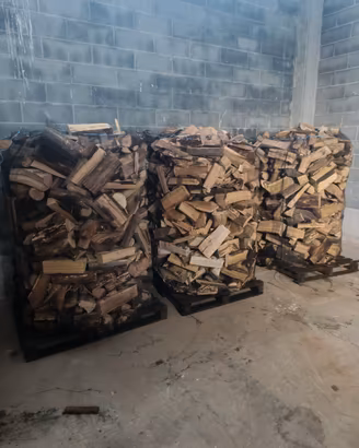 bancali di legna da ardere 