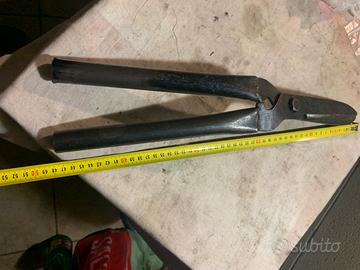 Forbici  taglia siepi.