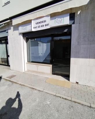 Negozio RESTAURATO