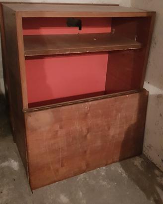 Mobile in legno marrone scuro